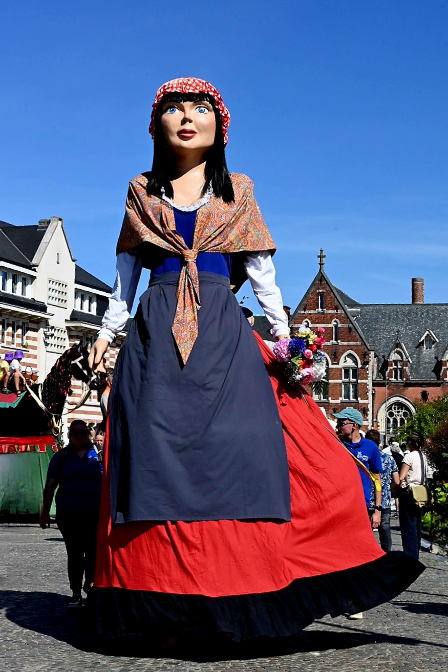 La Parade des Géants à Nivelles @ Léon Bardamu 20250907