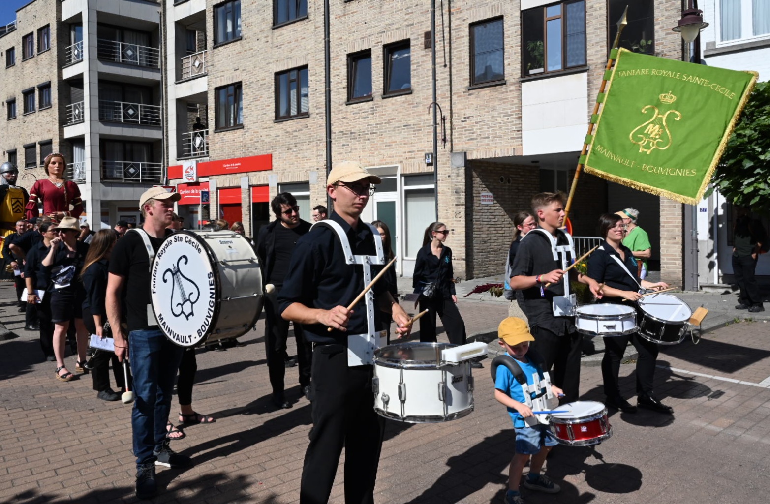 La Parade des Géants à Nivelles @ Léon Bardamu 20250907